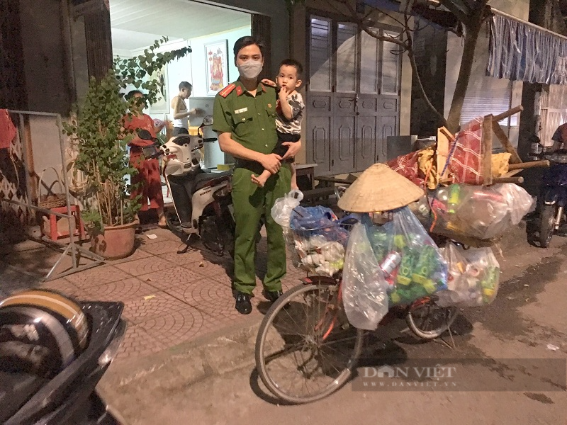 Hải Phòng: Nghĩa cử cao đẹp của chiến cảnh sát khu vực giúp người mẹ đơn thân nuôi 4 con giữa đêm Trung thu - Ảnh 1.