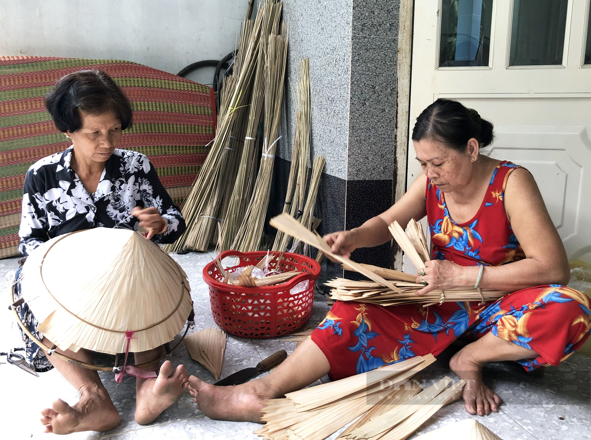 Xóm nghề chằm nón lá ở miền Tây - nơi lưu giữ hồn quê - Ảnh 6.