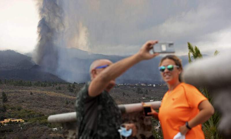 Tây Ban Nha: Nhiều khách du lịch vẫn muốn tới đảo La Palma trải nghiệm “du lịch núi lửa” - Ảnh 3.