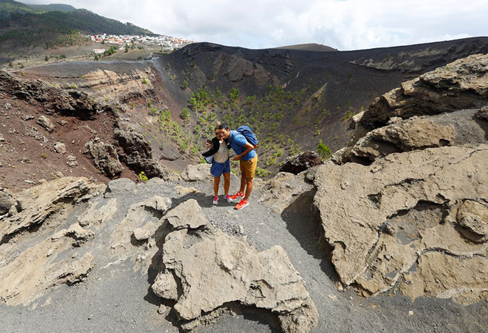 Tây Ban Nha: Nhiều khách du lịch vẫn muốn tới đảo La Palma trải nghiệm “du lịch núi lửa” - Ảnh 6.