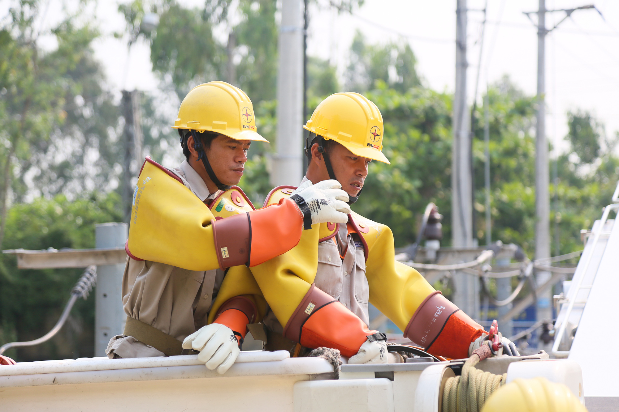 EVNCPC nâng cao độ tin cậy cung cấp điện: Để khách hàng không than vãn vì mất điện - Ảnh 1.