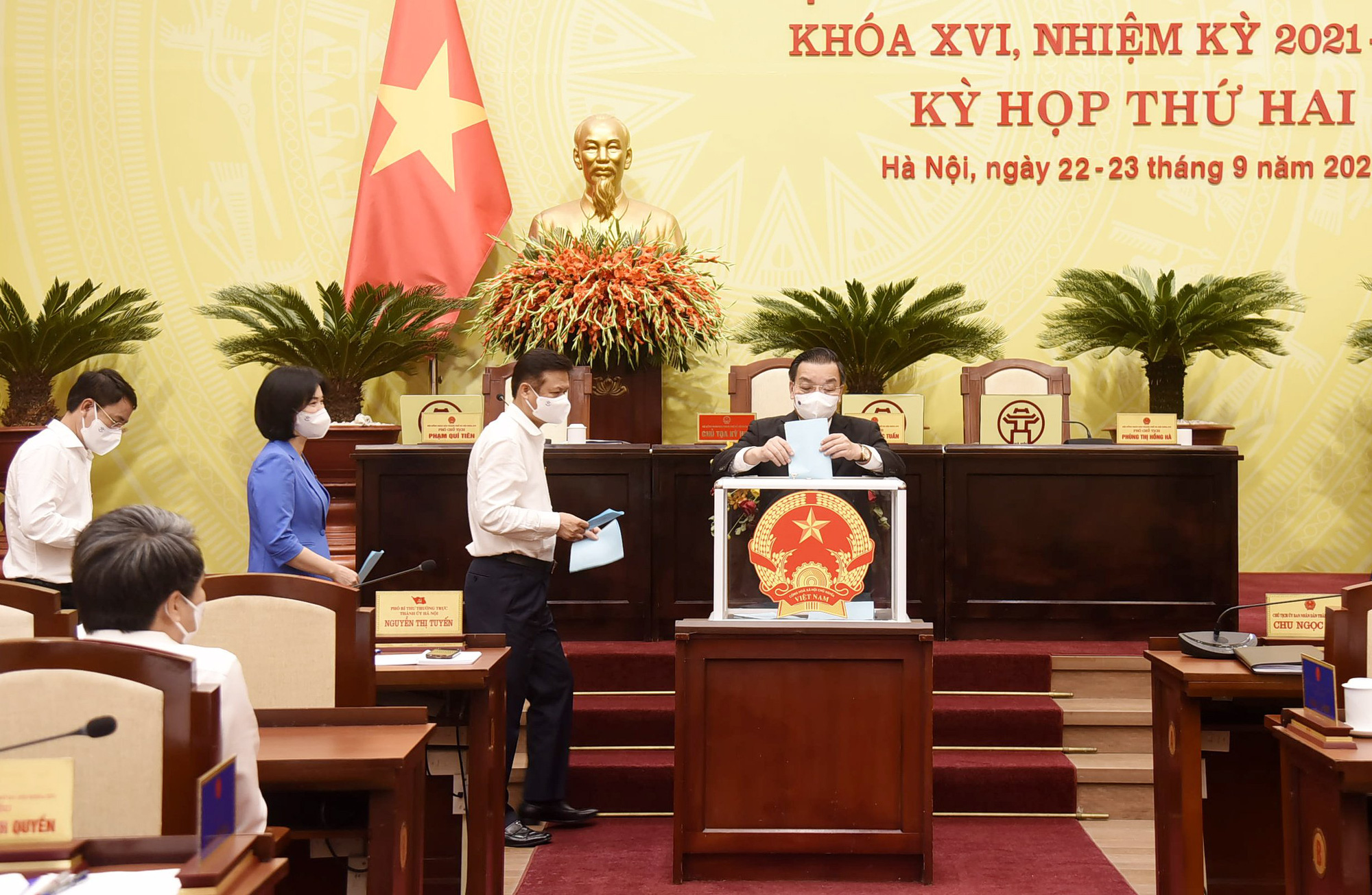 Ông Đỗ Đình Hồng vừa được bầu bổ sung làm ủy viên UBND thành phố Hà Nội - Ảnh 1.