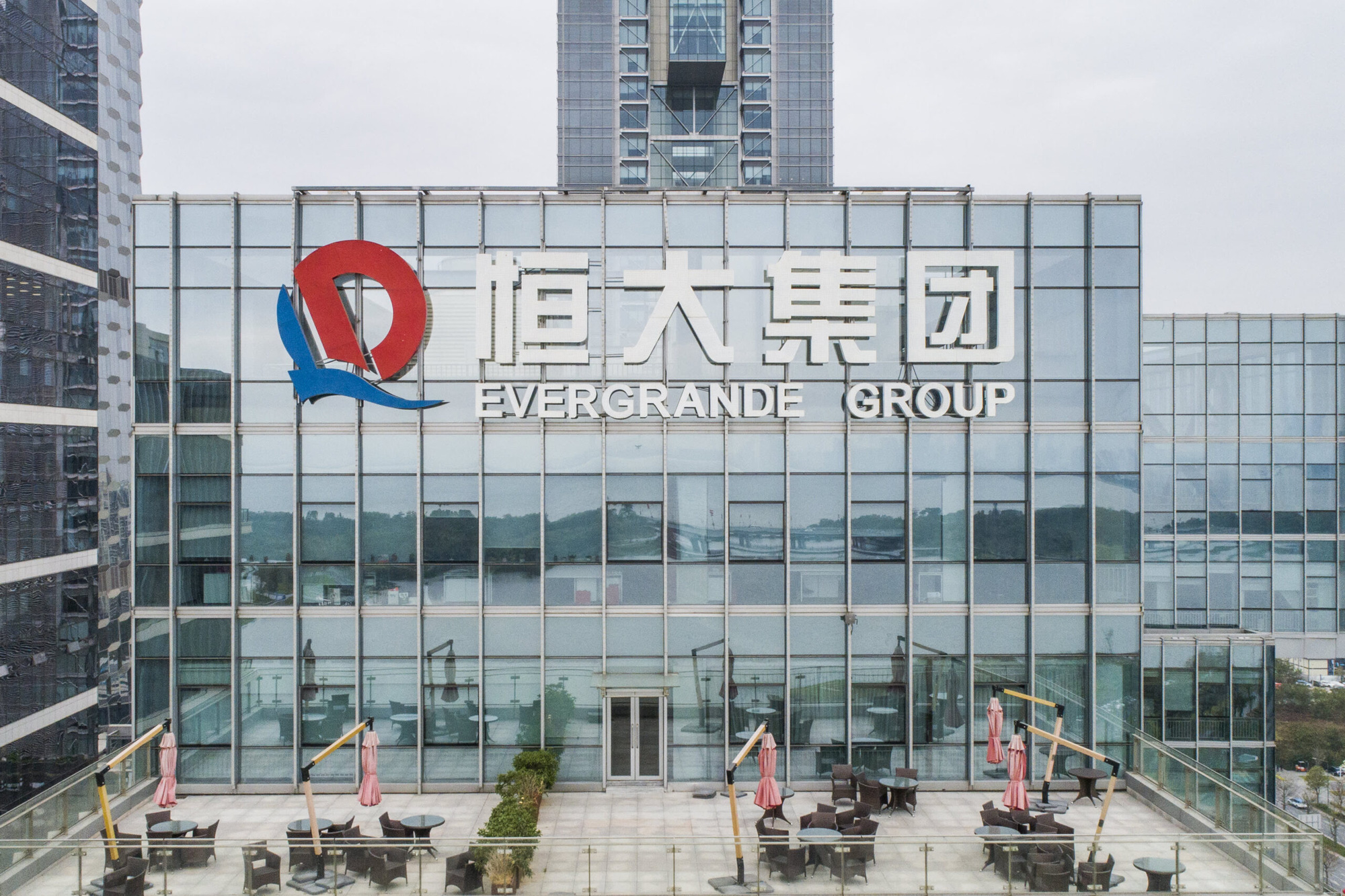 China Evergrande chính thức lỡ hạn thanh toán khoản lãi trái phiếu 83,5 triệu USD: Nguy cơ vỡ nợ đã rất gần? - Ảnh 1.