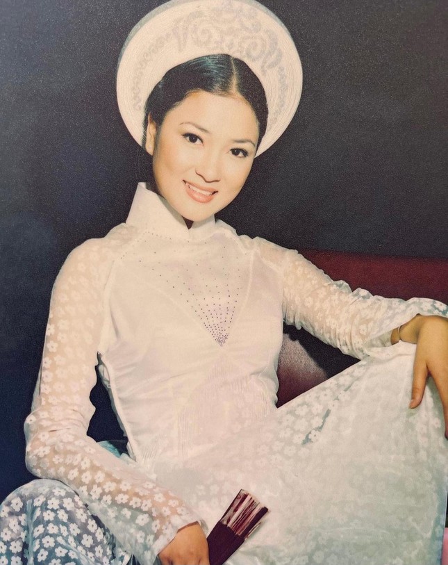 Cuộc sống của Hoa hậu Nguyễn Thị Huyền ở tuổi U40 giờ ra sao sau 17 năm đăng quang? - Ảnh 1.