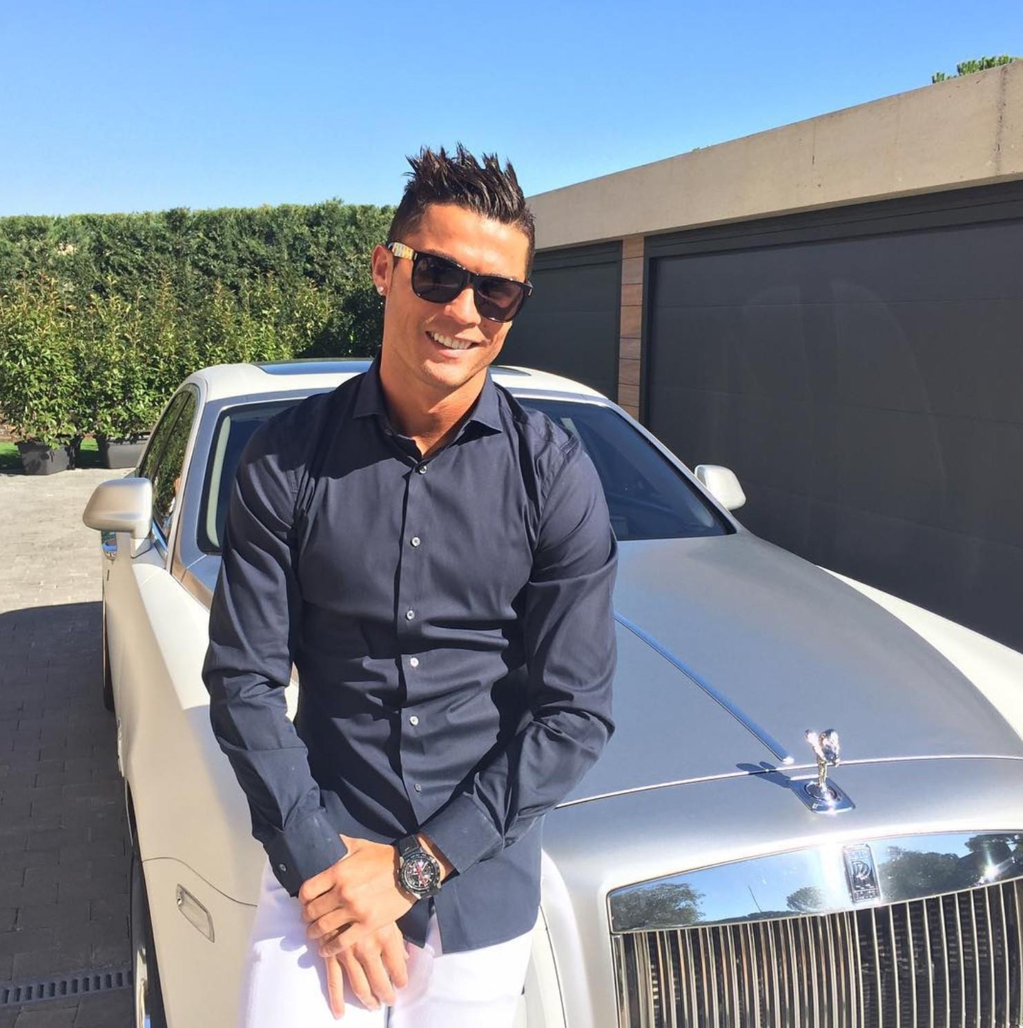 Cận cảnh bộ sưu tập siêu xe trị giá 17 triệu bảng Anh của Cristiano Ronaldo - Ảnh 6.