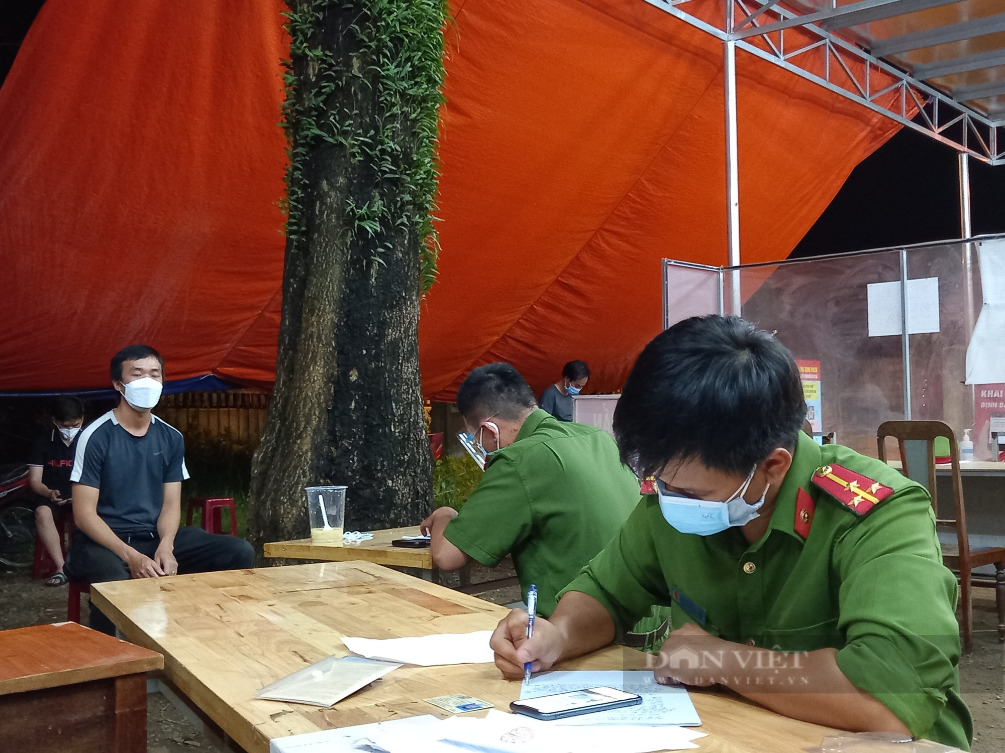 Đắk Lắk: Liên tiếp phát hiện xe cứu thương chở khách từ vùng dịch trở về - Ảnh 1.