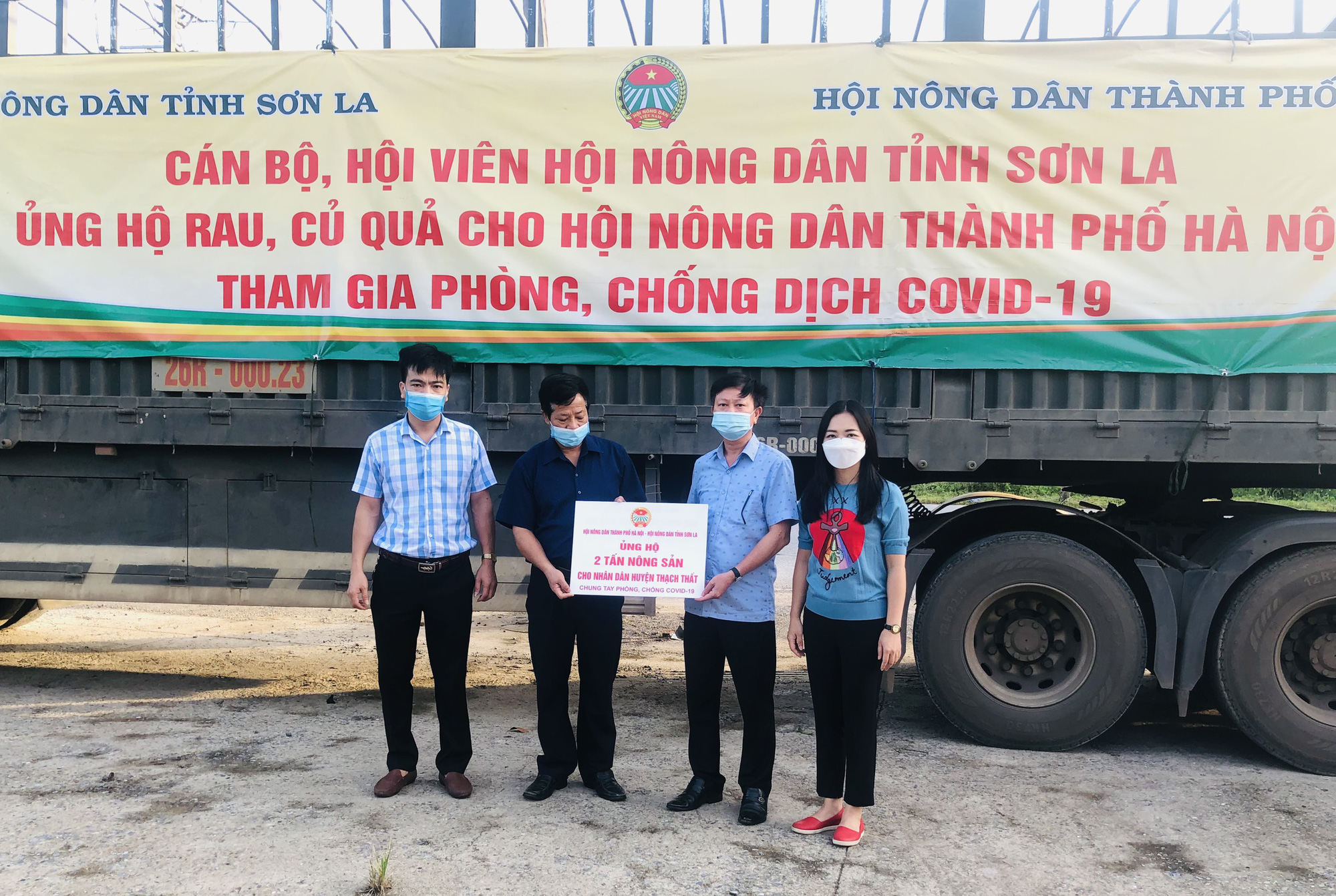 Hội Nông dân Sơn La hỗ trợ trên 100 tấn nông sản cho các tỉnh, thành phố chống dịch - Ảnh 2. Hội Nông dân Sơn La hỗ trợ trên 100 tấn nông sản cho các tỉnh, thành phố chống dịch - Ảnh 2.