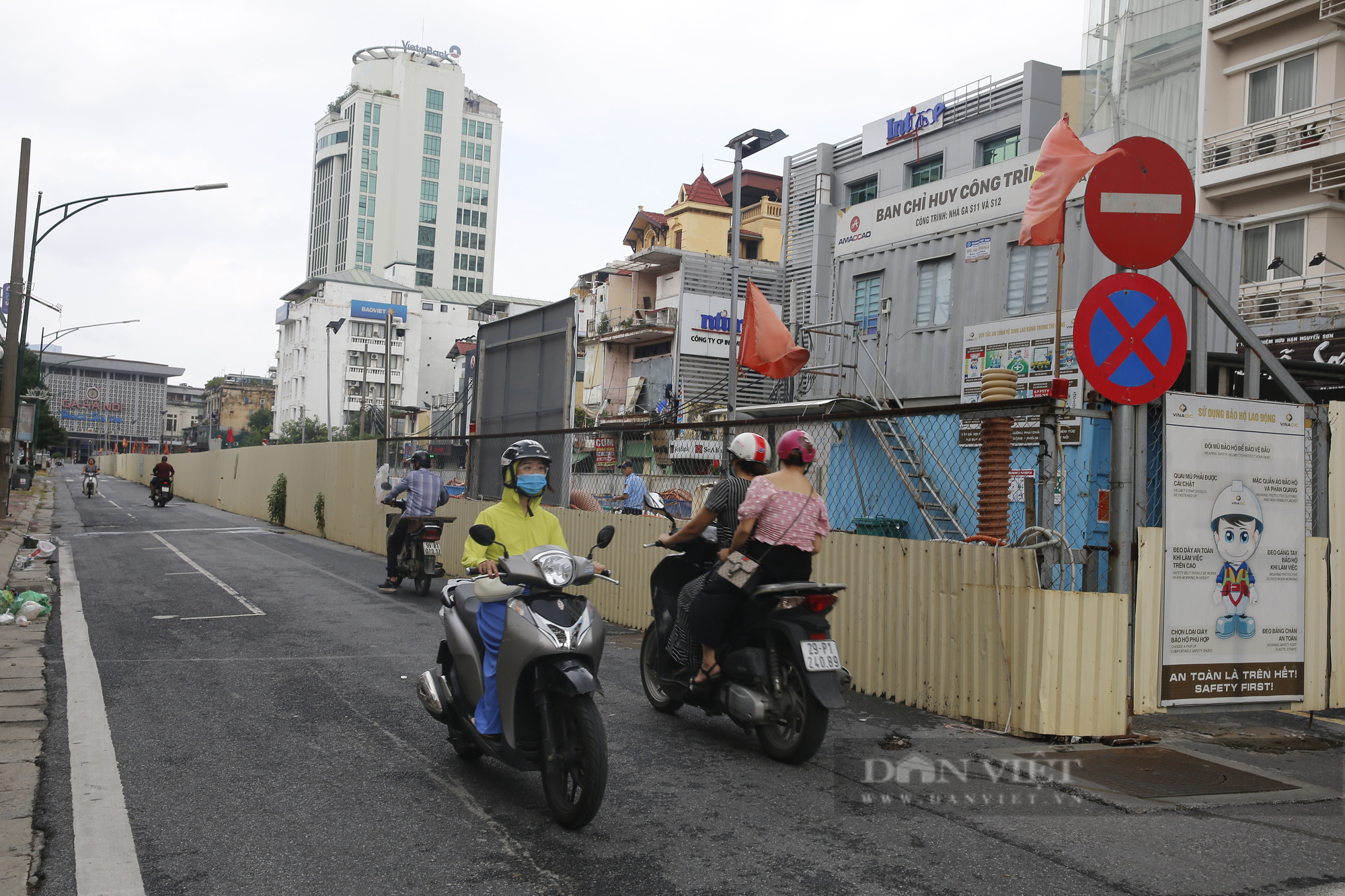 Cận cảnh khu vực ga ngầm tuyến Metro Nhổn - ga Hà Nội bị dừng thi công - Ảnh 1.