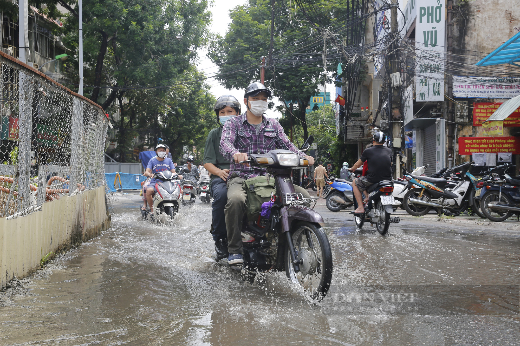 Cận cảnh khu vực ga ngầm tuyến Metro Nhổn - ga Hà Nội bị dừng thi công - Ảnh 8.