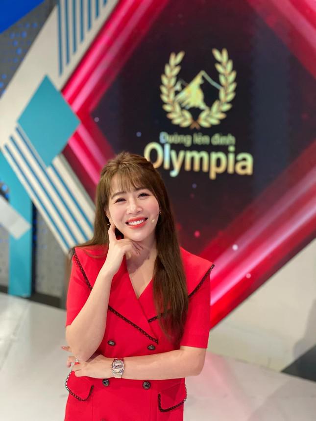 MC Diệp Chi chính thức lên tiếng về thông tin không còn dẫn gameshow &quot;Đường lên đỉnh Olympia&quot; - Ảnh 1.