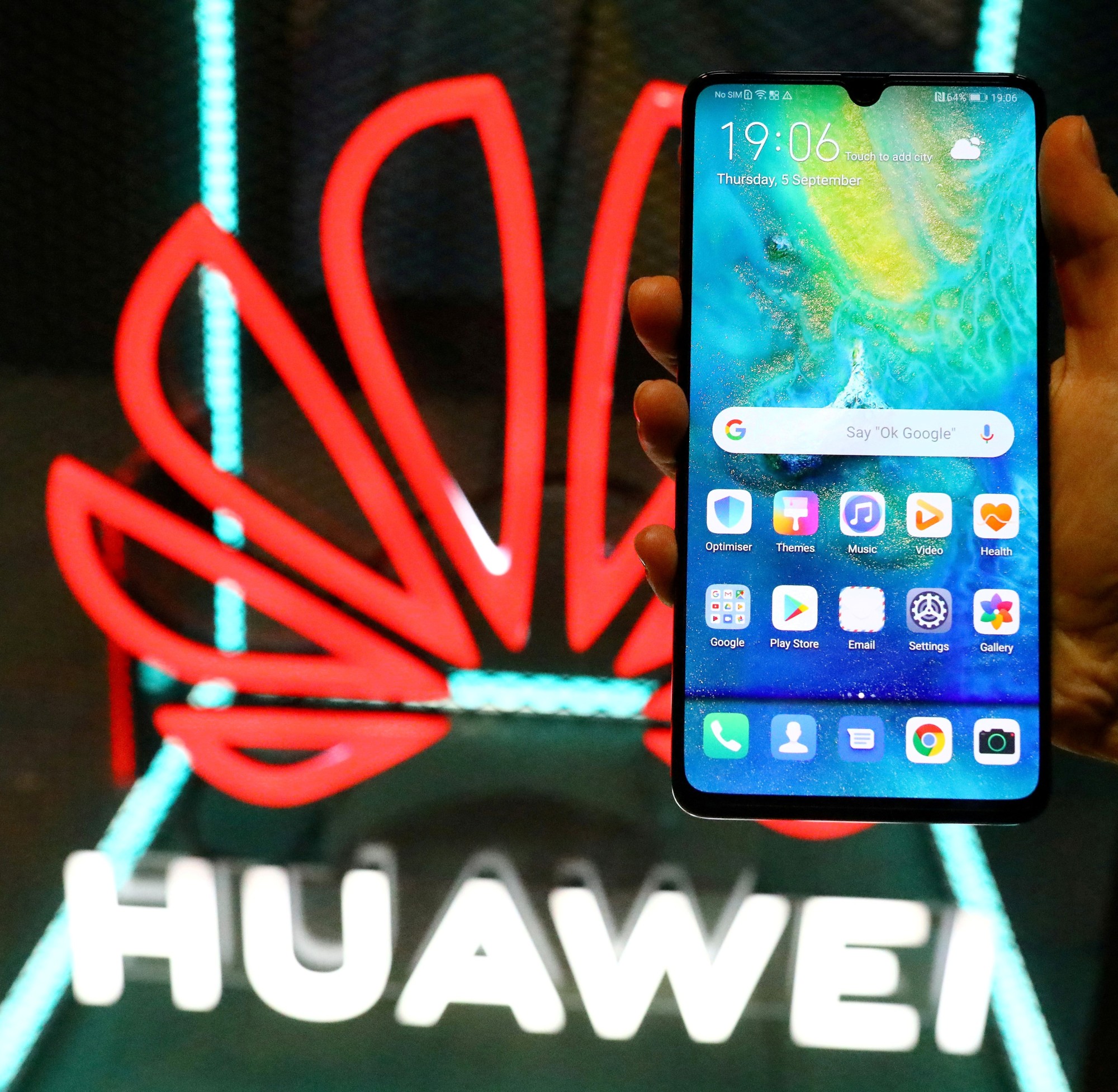 Doanh thu của Huawei trong nửa đầu năm nay đạt 320 tỷ nhân dân tệ (49,5 tỷ USD), giảm 29,4% so với năm trước.