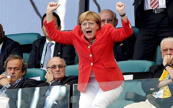 Thủ tướng Đức Angela Merkel và tình yêu tuyệt vời dành cho bóng đá