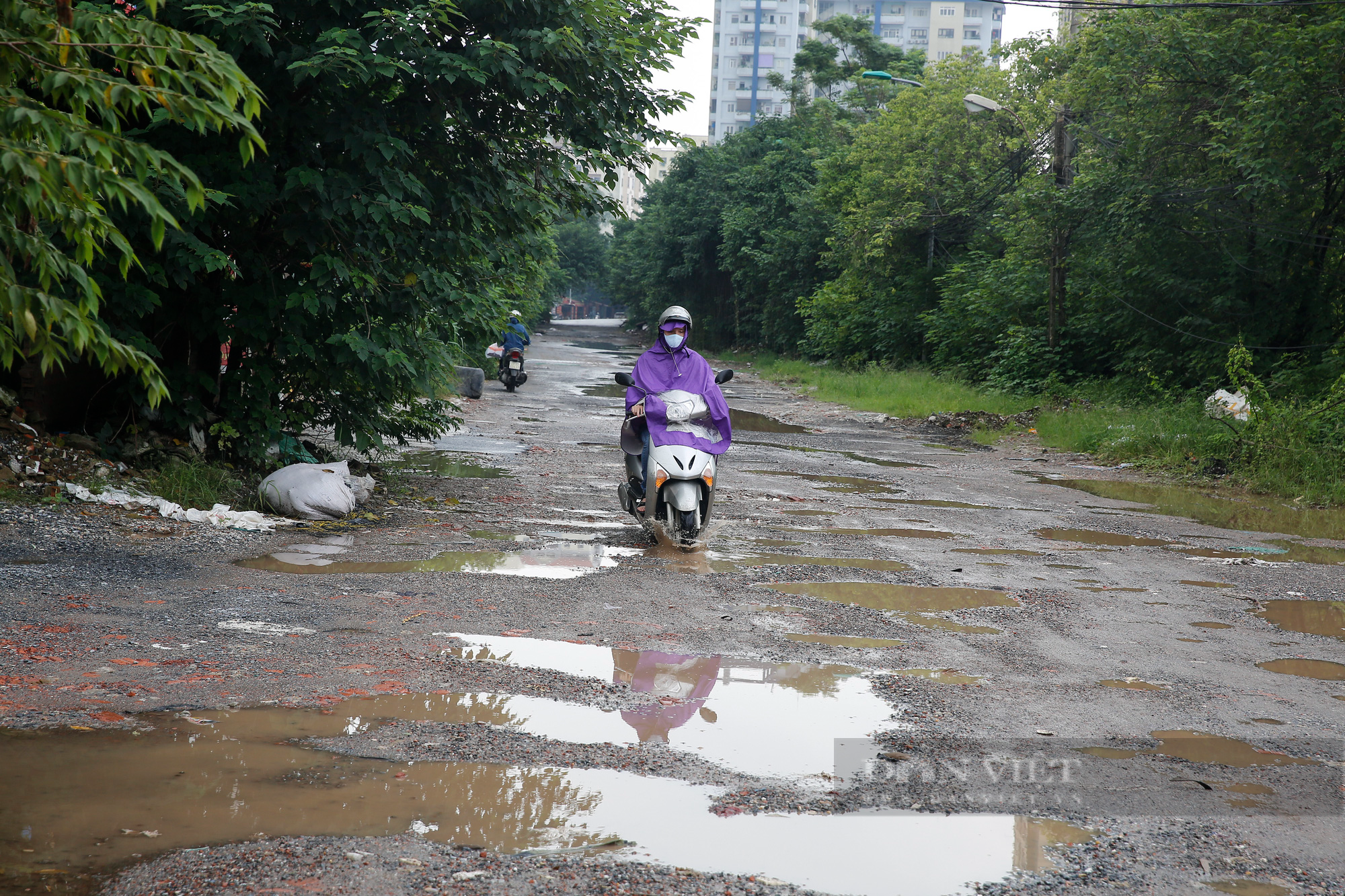 Người Hà Nội &quot;offroad&quot; trên 500m đường chi chít ổ gà, ổ voi - Ảnh 10.