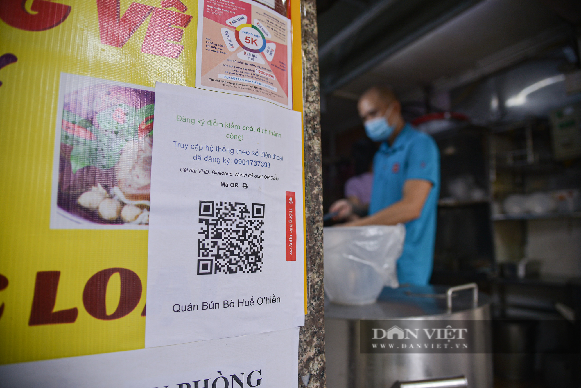 Người dân Thủ đô quét mã QR trước khi mua đồ ăn tại hàng quán - Ảnh 8.