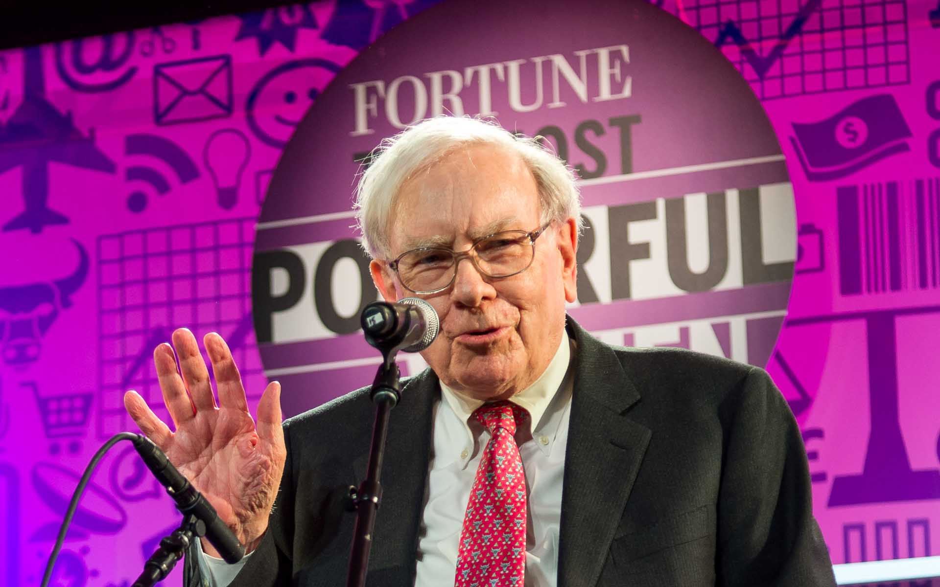 Tính đến tháng 8/2021, Warren Buffett đã tròn 91 tuổi, với khối tài sản trị giá 104 tỷ USD. Ảnh: @AFP.