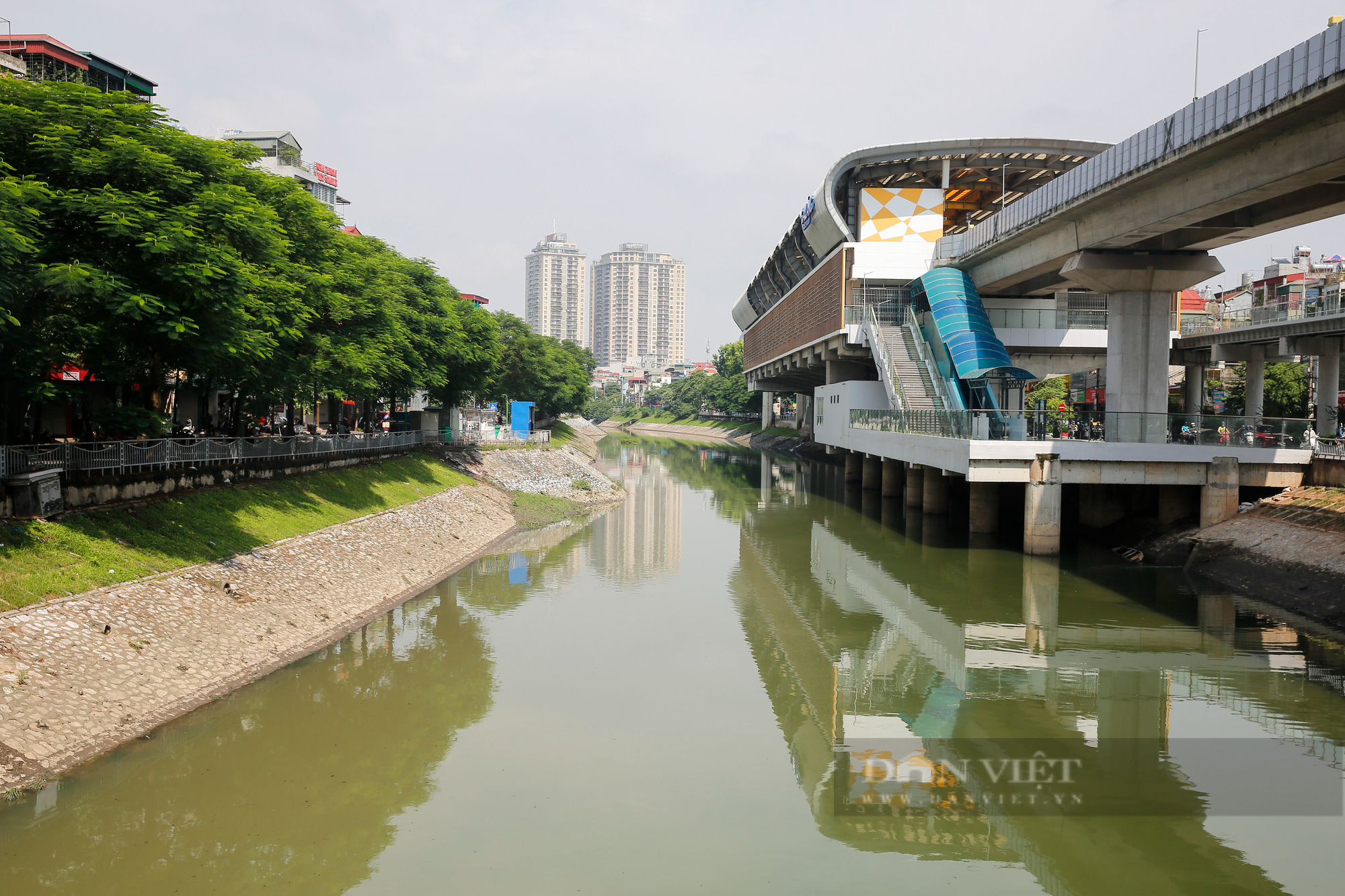 Vẻ đẹp khác lạ của con sông ô nhiễm nhất Hà Nội sau khi đổi màu nước - Ảnh 4.