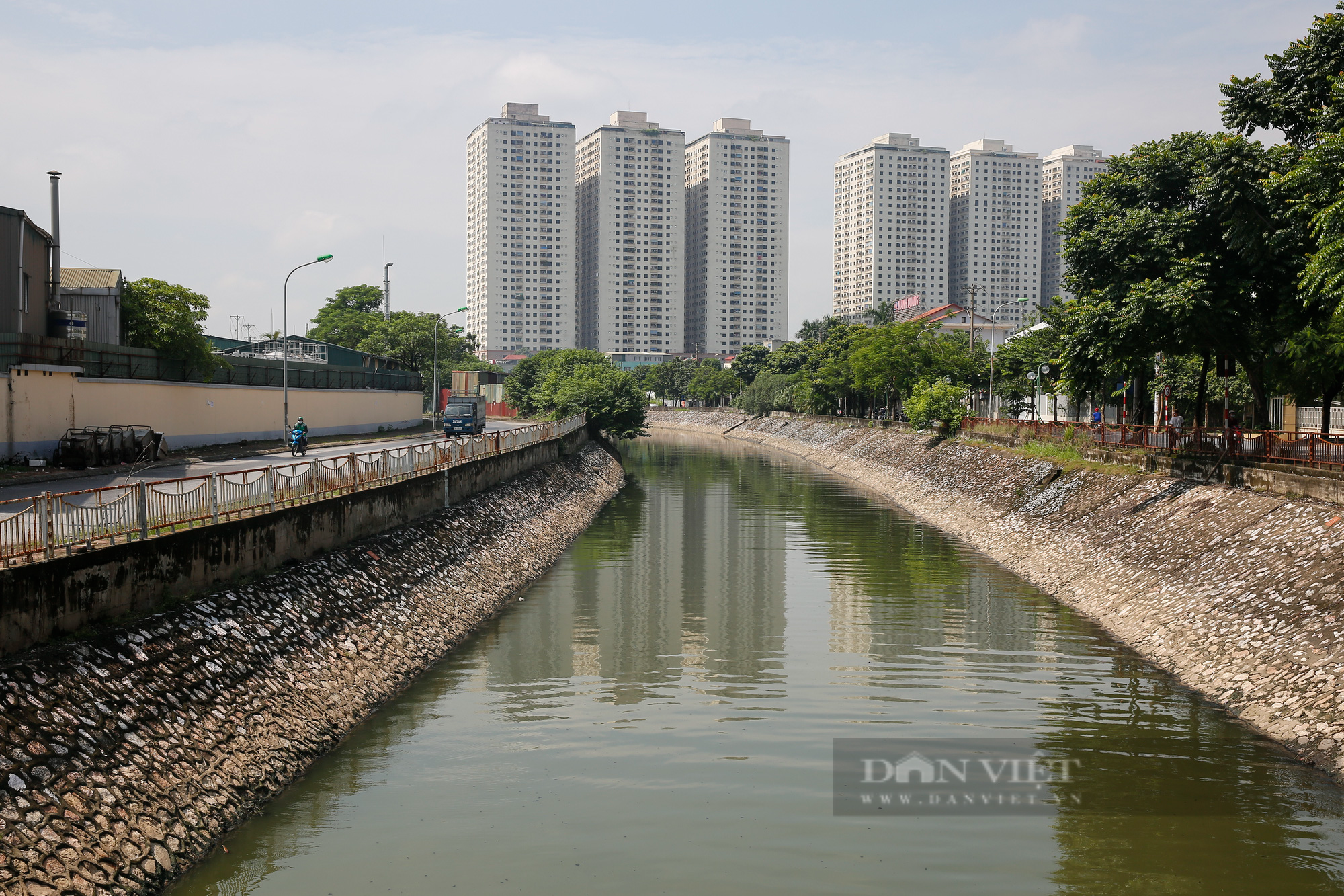 Vẻ đẹp khác lạ của con sông ô nhiễm nhất Hà Nội sau khi đổi màu nước - Ảnh 9.