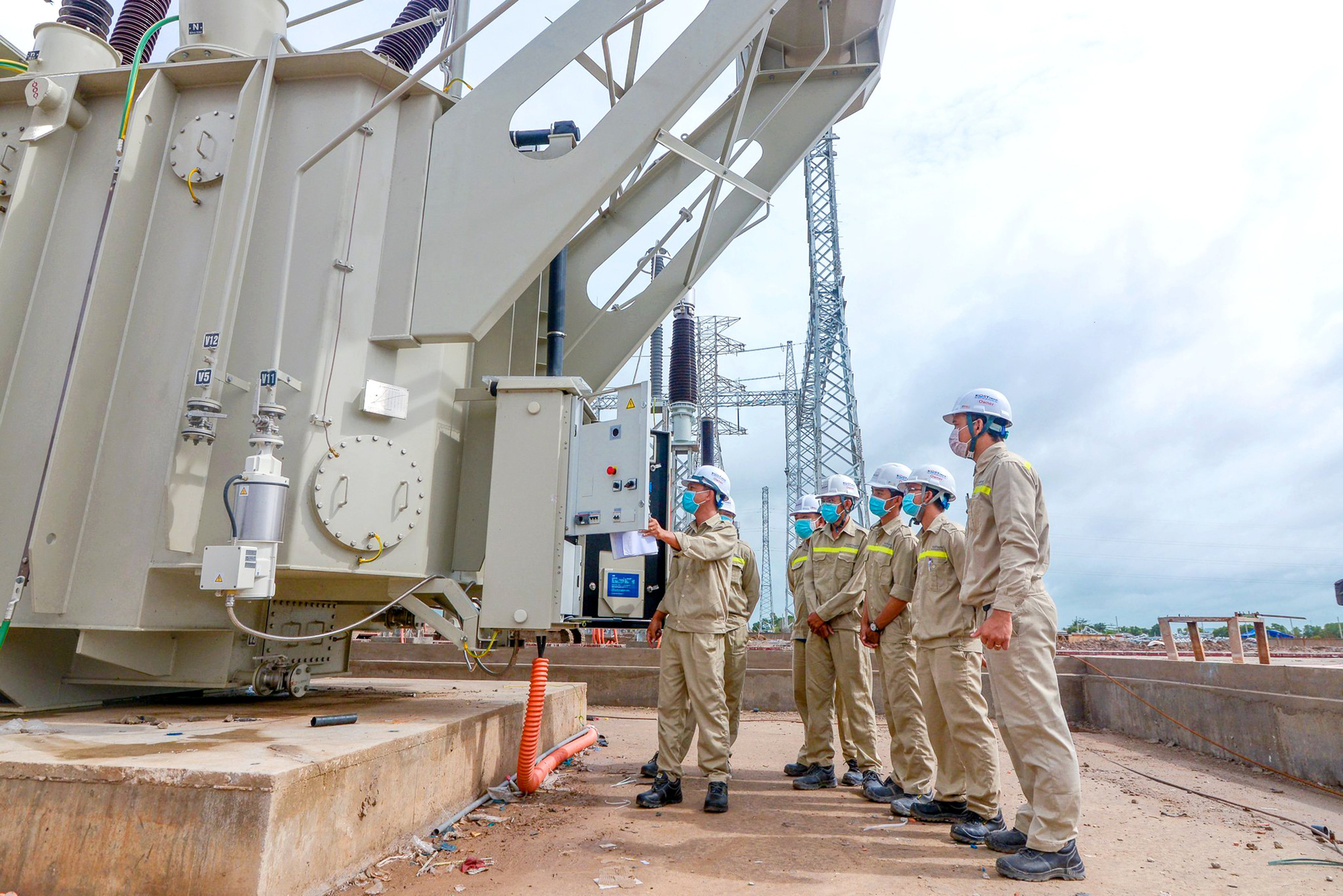 Hoàn thành lắp đặt turbine, nhà máy điện gió Kosy Bạc Liêu sẵn sàng về đích - Ảnh 4.