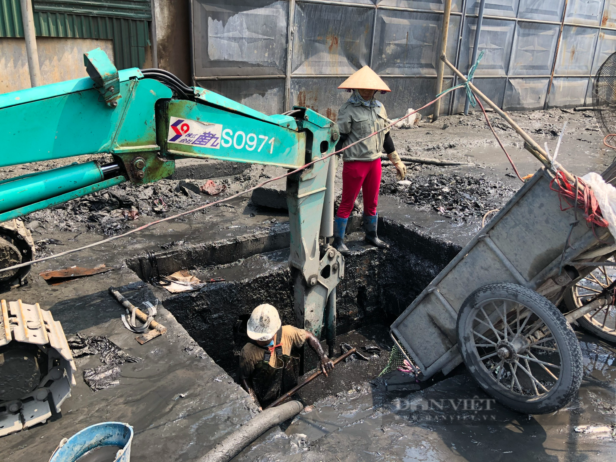 Bắc Ninh: Nước thải bùn đen lại tràn ngập đường CCN giấy Phú Lâm - Ảnh 7.