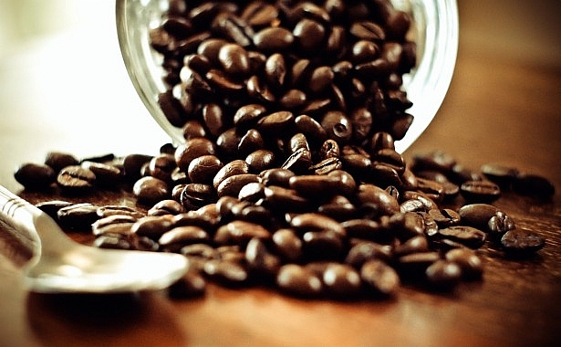 Giá cà phê đảo chiều giảm sâu, xuất khẩu cà phê giảm 5 tháng liên tiếp - Ảnh 1.