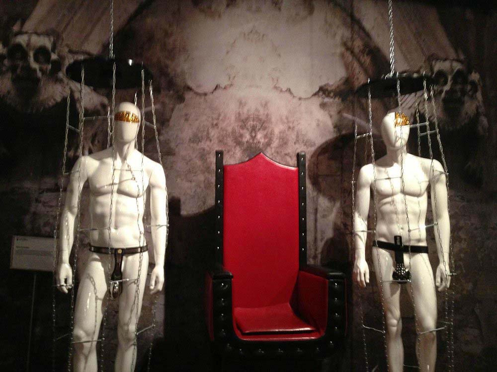 &quot;Đỏ mặt&quot; khi khám phá độ dài &quot;khủng&quot; tại bảo tàng tình dục St. Petersburg - Ảnh 2.
