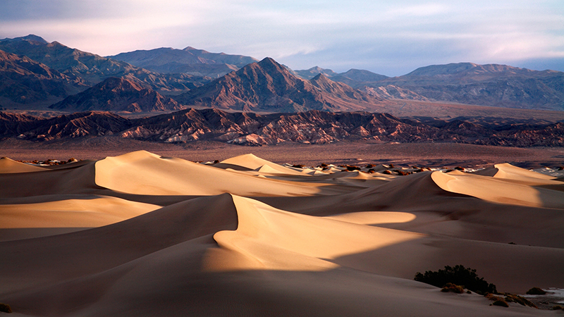 Điểm đến du lịch sa mạc nổi tiếng nhất Bắc Mỹ tràn ngập Cosplayer “kỳ quặc” dịp lễ hội - Ảnh 6.