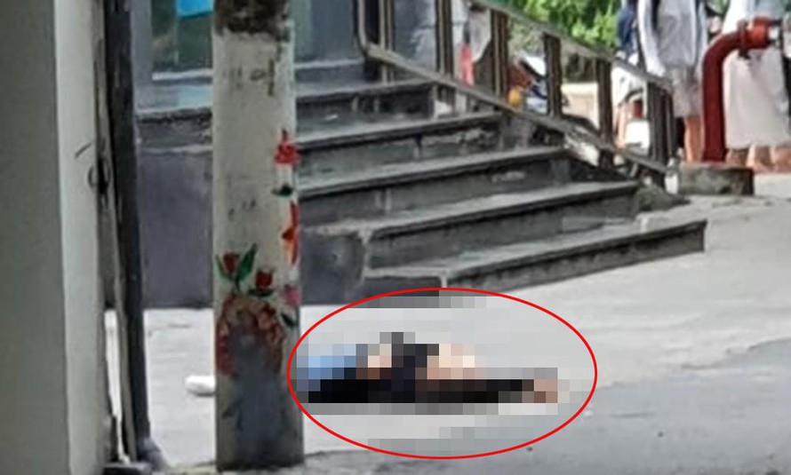 Hà Nội: Cô gái tử vong nghi rơi từ tòa nhà văn phòng xuống đất - Ảnh 1.