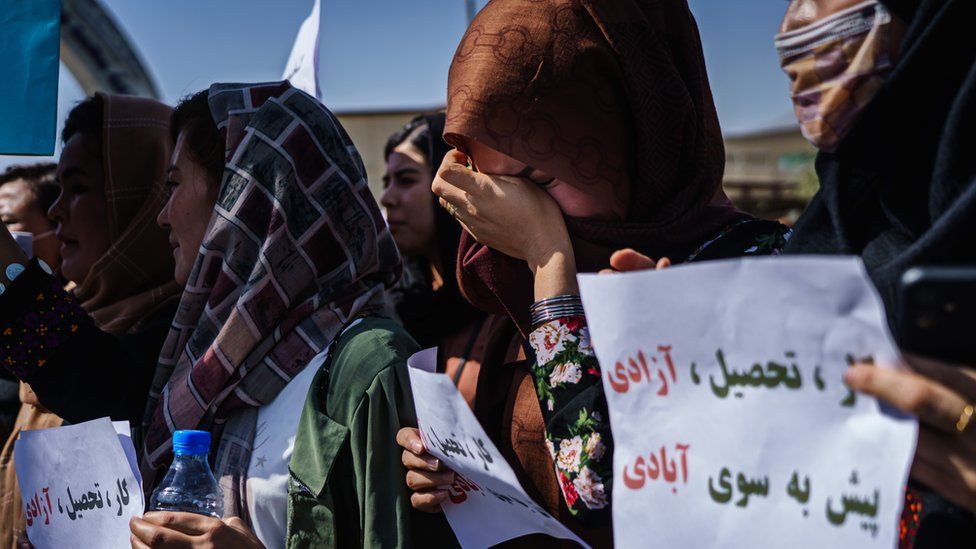 Những nữ thẩm phán Afghanistan sống trong sợ hãi với nỗi lo bị trả thù - Ảnh 1.