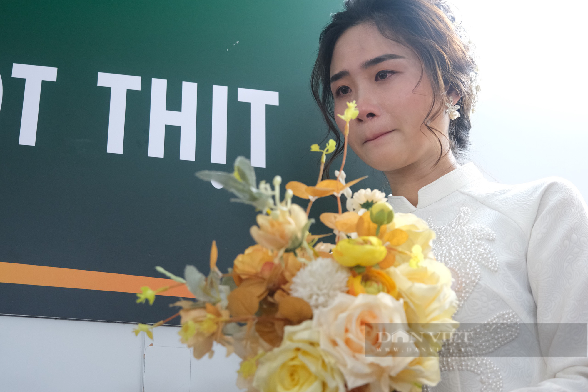 Xúc động đám cưới online tại bệnh viện dã chiến của cô dâu ở TP.HCM và chú rể ở Hà Nội - Ảnh 8.