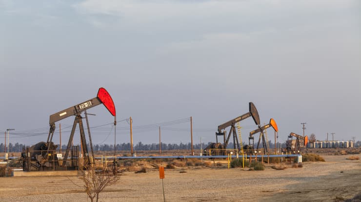 Giá dầu tăng nóng vượt mốc 80 USD: Tiềm ẩn nhiều rủi ro - Ảnh 1.