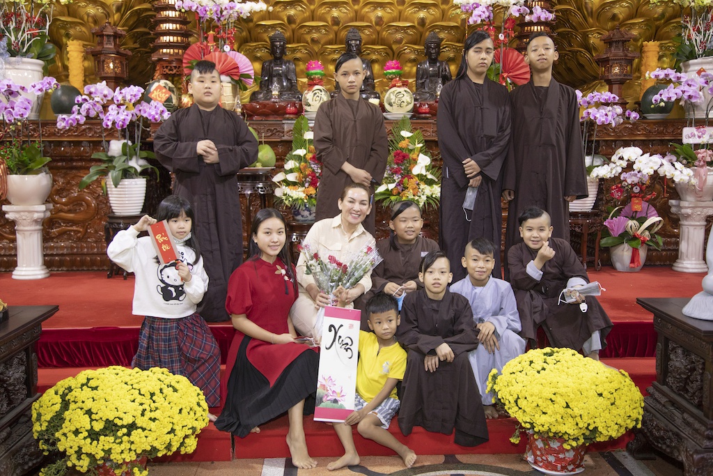 Bộ LĐTBXH chia sẻ về việc nuôi dưỡng 23 con nuôi của cố ca sĩ Phi Nhung - Ảnh 1.