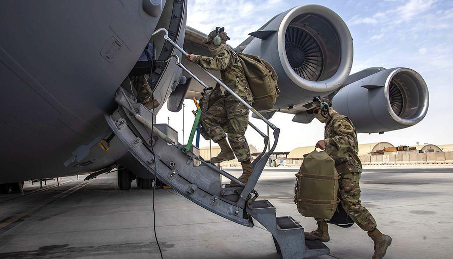 Cận cảnh dàn máy bay đắt đỏ bị Mỹ phá bỏ tại sân bay Kabul - Ảnh 1.