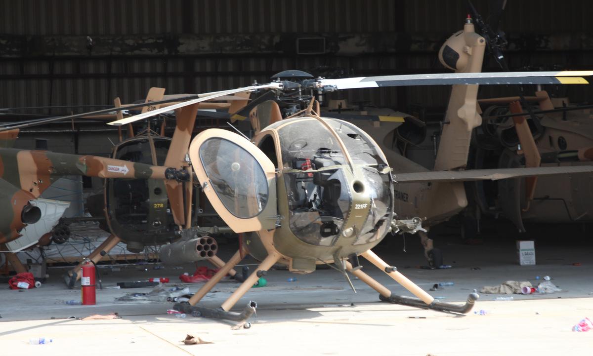 Cận cảnh dàn máy bay đắt đỏ bị Mỹ phá bỏ tại sân bay Kabul - Ảnh 13.