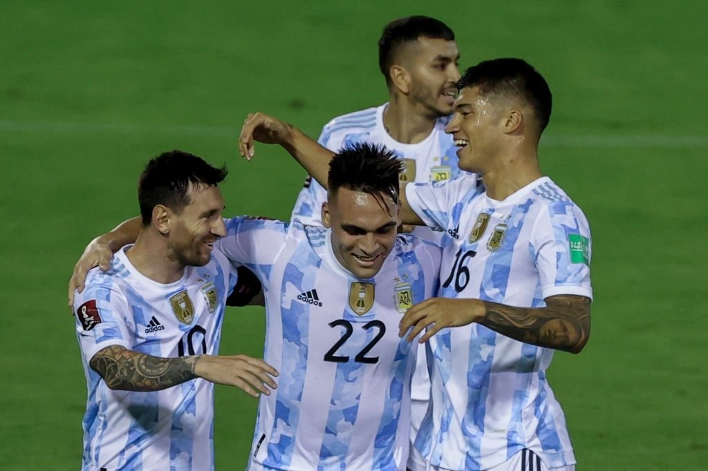 Vòng loại World Cup 2022 khu vực Nam Mỹ: Messi tịt ngòi, Argentina vẫn thắng - Ảnh 1.