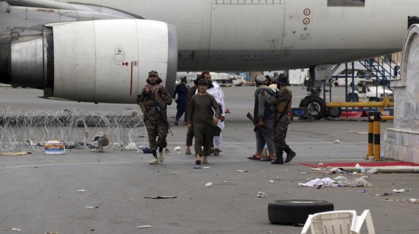 Cận cảnh dàn máy bay đắt đỏ bị Mỹ phá bỏ tại sân bay Kabul - Ảnh 21.