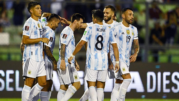 Vòng loại World Cup 2022 khu vực Nam Mỹ: Messi tịt ngòi, Argentina vẫn thắng - Ảnh 2.