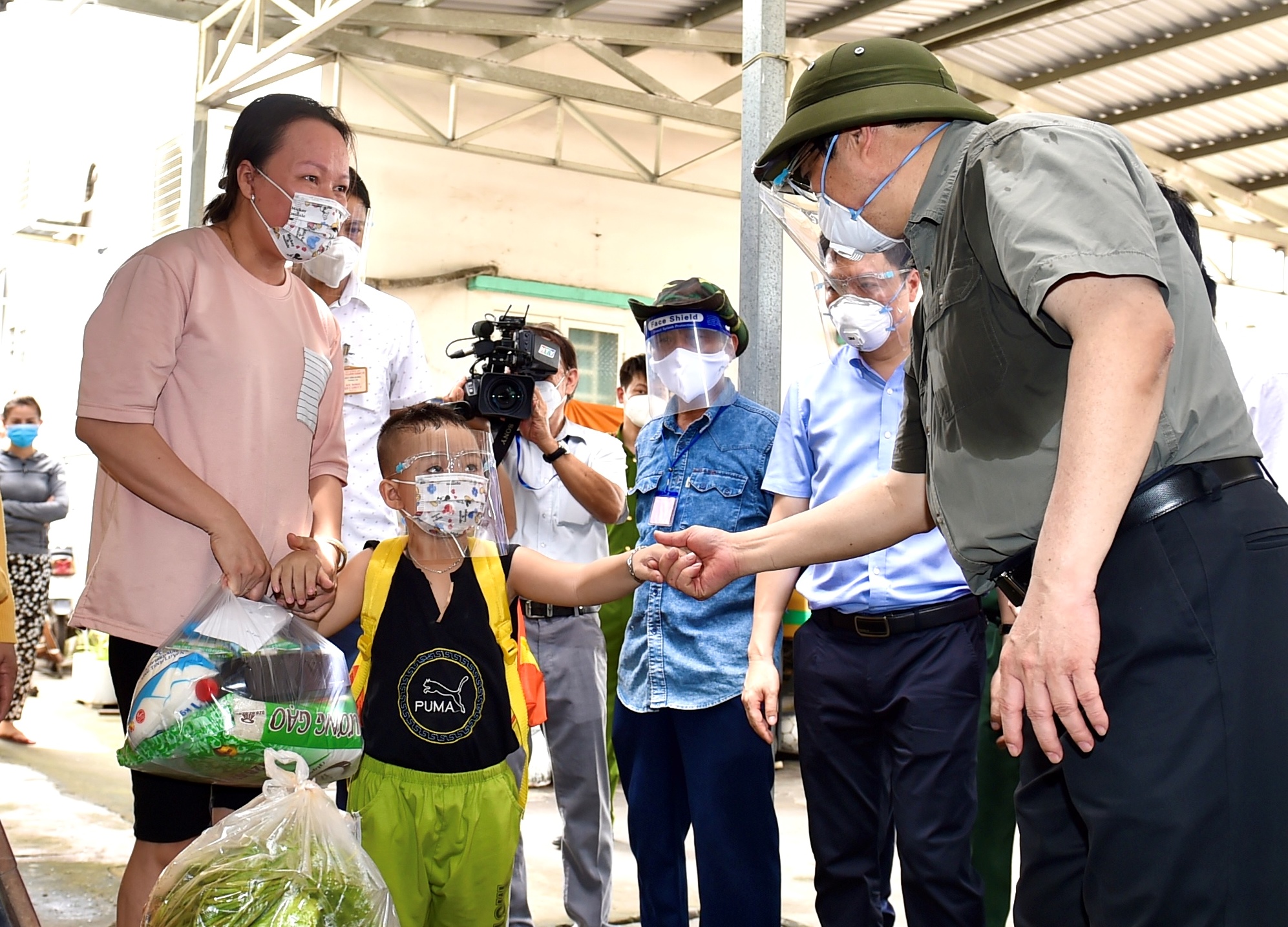 Thủ tướng kiểm tra đột xuất, gọi xuống một &quot;pháo đài&quot; chống dịch nhưng không có người trực - Ảnh 3.