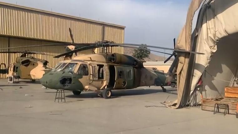 Cận cảnh dàn máy bay đắt đỏ bị Mỹ phá bỏ tại sân bay Kabul - Ảnh 6.