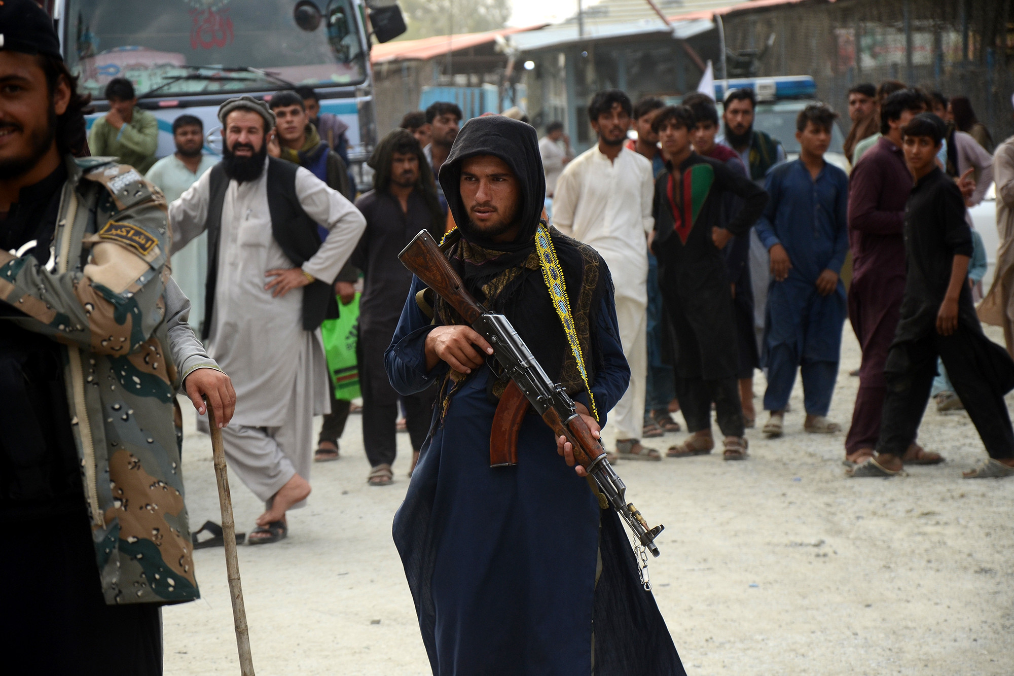 Cựu binh Anh bị Taliban bắt giữ khi cố sơ tán 400 người Afghanistan - Ảnh 2.