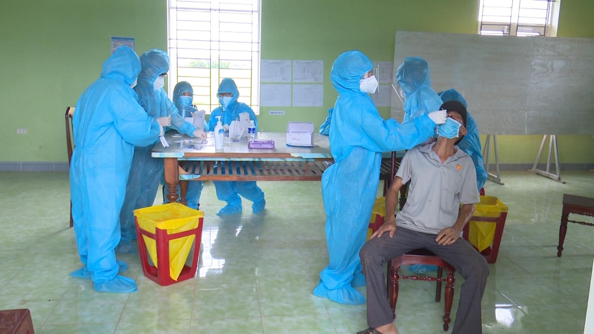 Bí thư Huyện ủy Phù Cát: “Công tác truy vết lẫn lộn, khả năng còn sót lọt F0 ở địa bàn” - Ảnh 2.