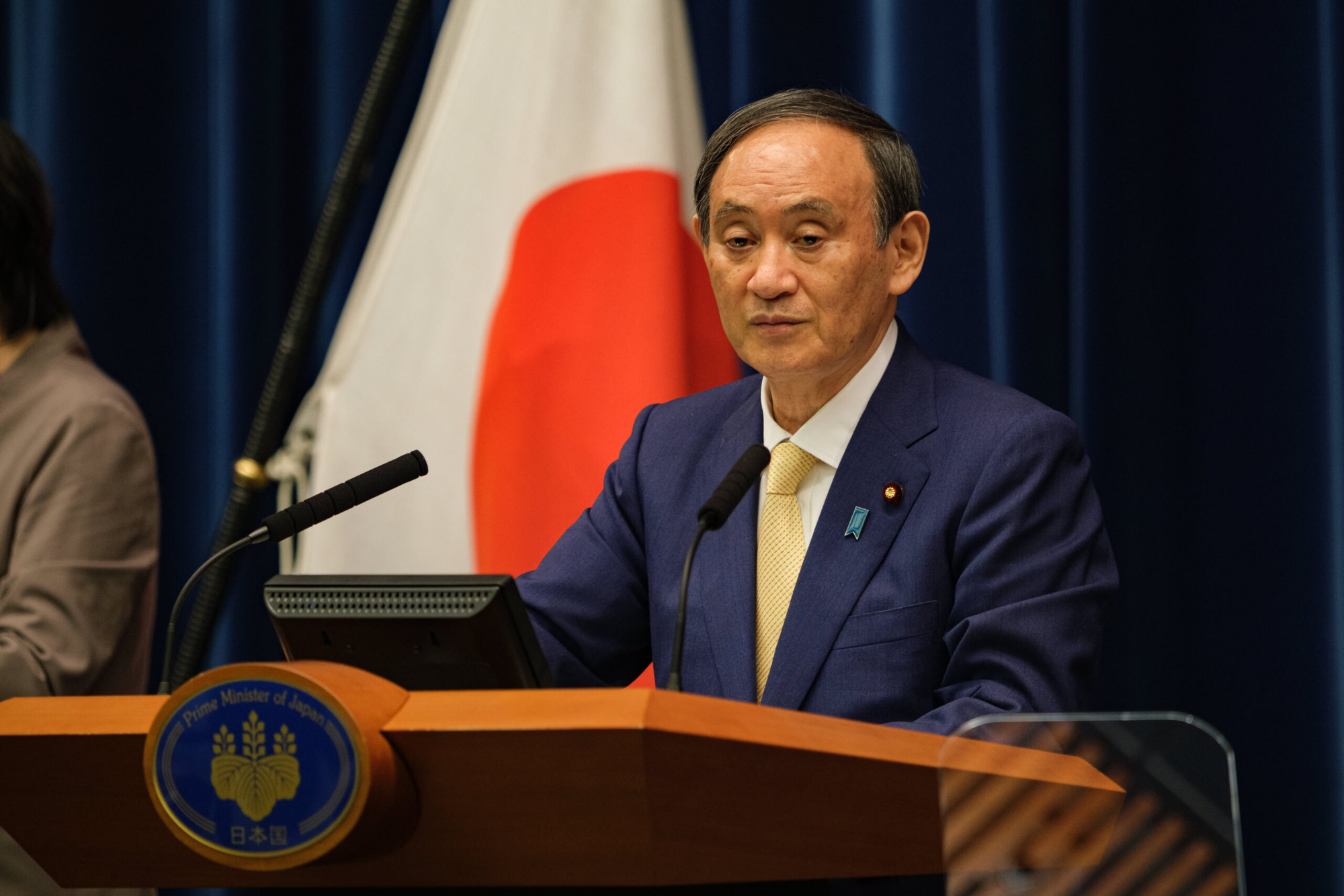 Chứng khoán Nhật Bản diễn biến bất ngờ sau tin Thủ tướng Suga sẽ từ chức - Ảnh 1.