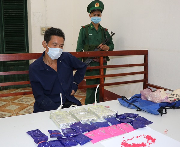 Điện Biên: Bắt đối tượng vận chuyển thuê ma túy trên biên giới Việt - Lào   - Ảnh 1.