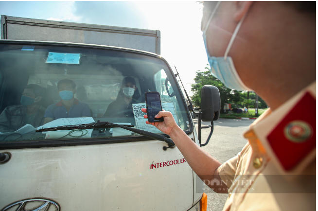Hà Nội: Hơn 20.000 mã QR-Code đi đường đã được cấp cho các doanh nghiệp - Ảnh 1.