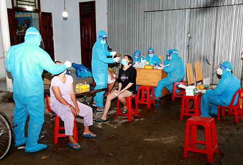 Bình Thuận: Phong tỏa xã Phước Thể có trên 3.000 hộ dân vì phát hiện những ca nhiễm Covid -19 ở cộng đồng - Ảnh 1.