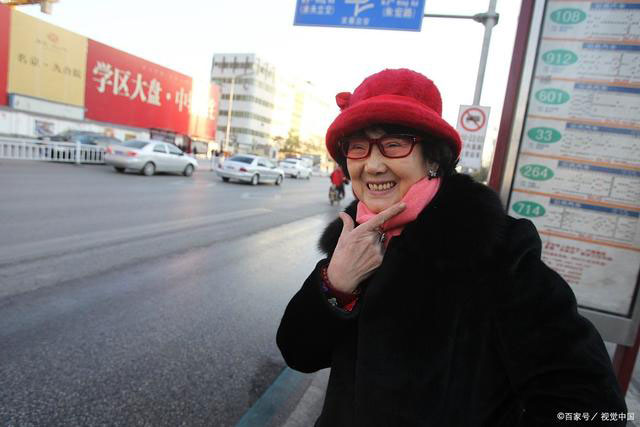Bà lão HUYỀN THOẠI nhất Trung Quốc: 18 năm ngồi tù, chồng bỏ con mất, 71 tuổi ra tù làm nhân viên dọn nhà vệ sinh, lội ngược dòng trở thành tỷ phú ở tuổi 81 - Ảnh 4.