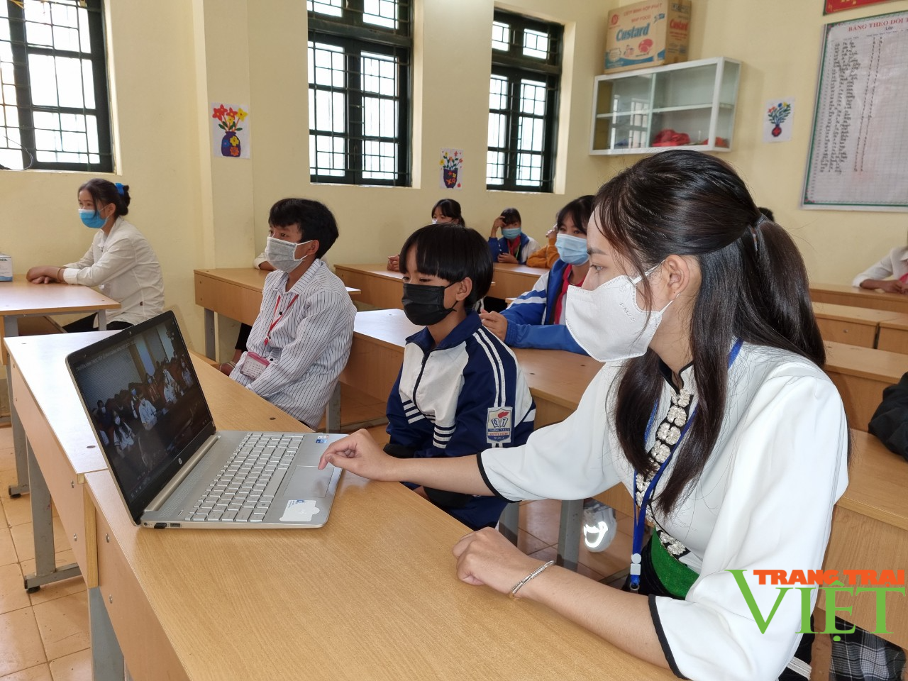 Sơn La: Hơn 371.000 học sinh xem khai giảng qua tivi, máy tính, điện thoại - Ảnh 7.