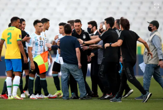 SỐC: &quot;Siêu kinh điển&quot; Brazil vs Argentina &quot;toang&quot; sau... 5 phút thi đấu - Ảnh 2.