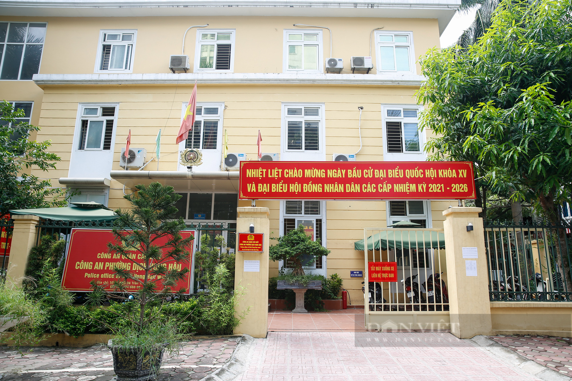 Trụ sở Công an phường tại Hà Nội vắng người đến làm giấy đi đường mẫu mới - Ảnh 7.