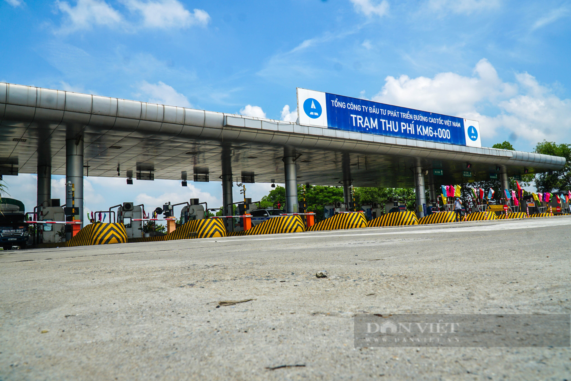Trạm Km6 cao tốc Nội Bài - Lào Cai thu phí trở lại sau 45 ngày dừng hoạt động - Ảnh 1.