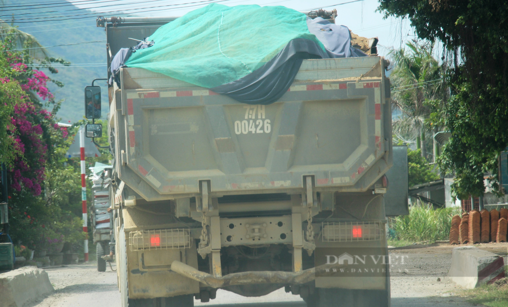 Đoàn xe “siêu tải” logo Hưng Việt cơi nới thành thùng, nghênh ngang cày xéo cung đường ở Bình Định  - Ảnh 6.